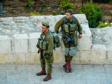 Kudüs İsrail 31 Mayıs 2018 Western Wall Meydanı Kudüs'ün eski şehri akşam duruyorlar askerlerin görünüm