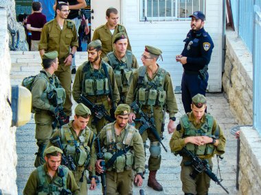 Kudüs İsrail 31 Mayıs 2018 Western Wall Meydanı Kudüs'ün eski şehri akşam duruyorlar askerlerin görünüm