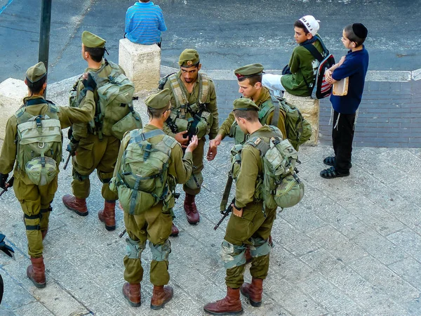Jerusalén Israel Mayo 2018 Vista Los Soldados Pie Alrededor Plaza —  Fotos de Stock