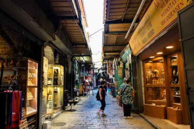 351 Kudüs İsrail 31 Mayıs 2018 akşam Kudüs'ün eski şehri sokakta yürürken bilinmeyenli insan görünümü