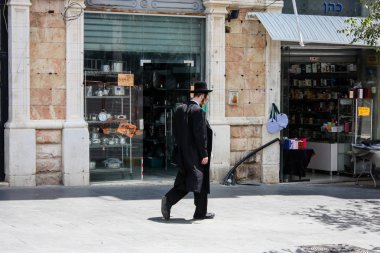 Kudüs İsrail 1 Haziran 2018 bilinmeyenli insanlar sabah Kudüs'ün Yafa Caddesi'nde yürürken, insanlar görünümünü