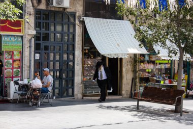 Kudüs İsrail 1 Haziran 2018 bilinmeyenli insanlar sabah Kudüs'ün Yafa Caddesi'nde yürürken, insanlar görünümünü
