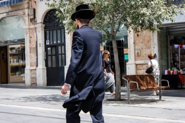 Kudüs İsrail 1 Haziran 2018 bilinmeyenli insanlar sabah Kudüs'ün Yafa Caddesi'nde yürürken, insanlar görünümünü