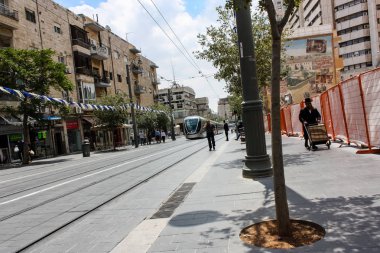 Kudüs İsrail 1 Haziran 2018 bilinmeyenli insanlar sabah Kudüs'ün Yafa Caddesi'nde yürürken, insanlar görünümünü