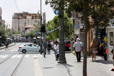Kudüs İsrail 1 Haziran 2018 bilinmeyenli insanlar sabah Kudüs'ün Yafa Caddesi'nde yürürken, insanlar görünümünü