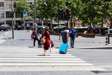 Kudüs İsrail 1 Haziran 2018 bilinmeyenli insanlar sabah Kudüs'ün Yafa Caddesi'nde yürürken, insanlar görünümünü