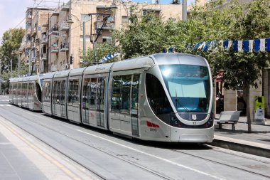 Kudüs İsrail 1 Haziran 2018 bilinmeyenli insanlar sabah Kudüs'ün Yafa Caddesi'nde yürürken, insanlar görünümünü