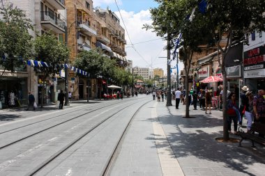 Kudüs İsrail 1 Haziran 2018 bilinmeyenli insanlar sabah Kudüs'ün Yafa Caddesi'nde yürürken, insanlar görünümünü