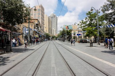 Kudüs İsrail 1 Haziran 2018 bilinmeyenli insanlar sabah Kudüs'ün Yafa Caddesi'nde yürürken, insanlar görünümünü
