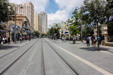 Kudüs İsrail 1 Haziran 2018 bilinmeyenli insanlar sabah Kudüs'ün Yafa Caddesi'nde yürürken, insanlar görünümünü