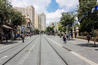 Kudüs İsrail 1 Haziran 2018 bilinmeyenli insanlar sabah Kudüs'ün Yafa Caddesi'nde yürürken, insanlar görünümünü