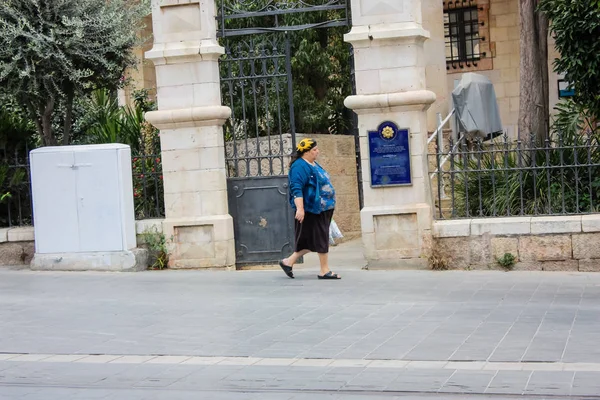 Jerusalém Israel Junho 2018 Vista Pessoas Desconhecidas Andando Rua Jaffa — Fotografia de Stock