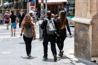 Kudüs İsrail 1 Haziran 2018 bilinmeyenli insanlar sabah Kudüs'ün Yafa Caddesi'nde yürürken, insanlar görünümünü