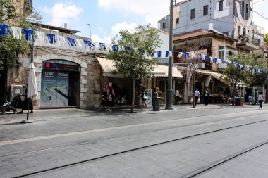 Kudüs İsrail 1 Haziran 2018 bilinmeyenli insanlar sabah Kudüs'ün Yafa Caddesi'nde yürürken, insanlar görünümünü