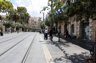 Kudüs İsrail 1 Haziran 2018 bilinmeyenli insanlar sabah Kudüs'ün Yafa Caddesi'nde yürürken, insanlar görünümünü