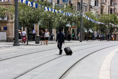 Kudüs İsrail 1 Haziran 2018 bilinmeyenli insanlar sabah Kudüs'ün Yafa Caddesi'nde yürürken, insanlar görünümünü
