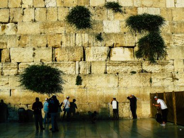 Kudüs İsrail 31 Mayıs 2018 görüntülemek bilinmeyenli insanlar dua eden önü Western Wall Eski Kudüs şehri akşam