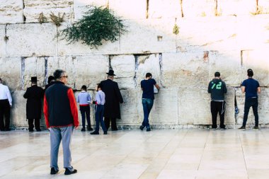 Kudüs İsrail 31 Mayıs 2018 görüntülemek bilinmeyenli insanlar dua eden önü Western Wall Eski Kudüs şehri akşam