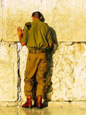Kudüs İsrail 31 Mayıs 2018 görüntülemek bilinmeyenli insanlar dua eden önü Western Wall Eski Kudüs şehri akşam