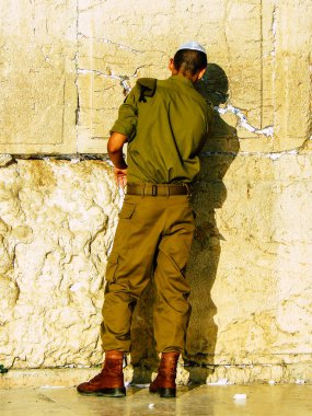 Kudüs İsrail 31 Mayıs 2018 görüntülemek bilinmeyenli insanlar dua eden önü Western Wall Eski Kudüs şehri akşam