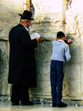 Kudüs İsrail 31 Mayıs 2018 görüntülemek bilinmeyenli insanlar dua eden önü Western Wall Eski Kudüs şehri akşam