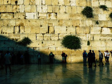 Kudüs İsrail 31 Mayıs 2018 görüntülemek bilinmeyenli insanlar dua eden önü Western Wall Eski Kudüs şehri akşam