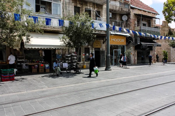 Jerusalém Israel Junho 2018 Vista Pessoas Desconhecidas Andando Rua Jaffa — Fotografia de Stock