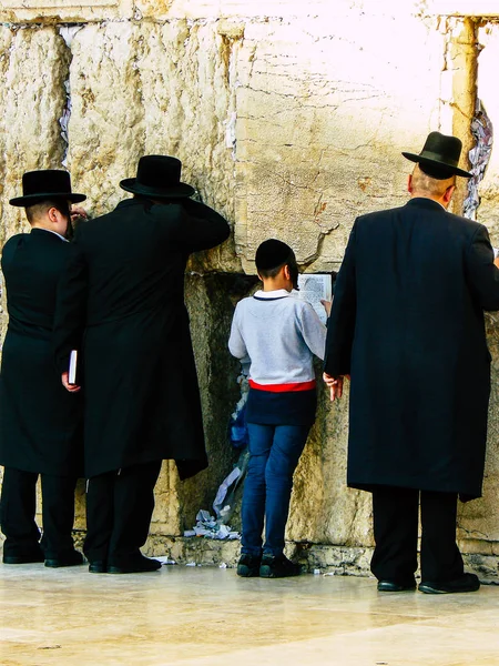 Jerusalén Israel Mayo 2018 Vista Gente Desconocida Rezando Frente Muro — Foto de Stock