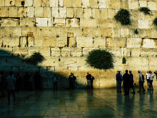 Иерусалим Израиль Май 2018 Вид Неизвестных Людей Молящихся Перед Стеной — стоковое фото