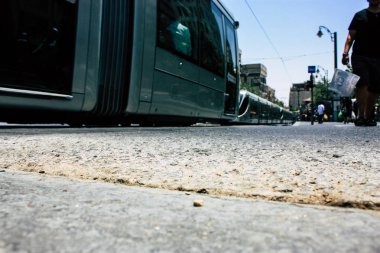 Kudüs İsrail 08 Haziran 2018 tramvay arabası görünümünü Jaffa Street sabah Kudüs'te