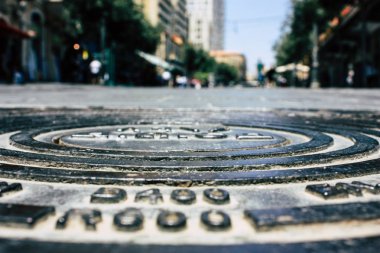 Kudüs İsrail 08 Haziran 2018 görüntülemek bilinmeyenli insan sabah Kudüs'ün Yafa Caddesi'nde yürürken zemin seviyesinden