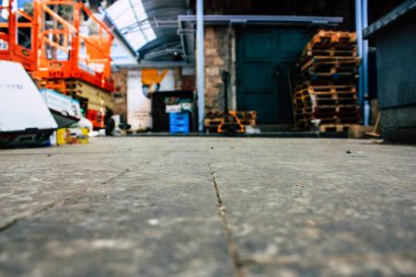 Kudüs İsrail 08 Haziran 2018 görüntülemek bilinmeyenli insan sabah Kudüs'ün Yafa Caddesi'nde yürürken zemin seviyesinden