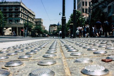 Kudüs İsrail 08 Haziran 2018 görüntülemek bilinmeyenli insan sabah Kudüs'ün Yafa Caddesi'nde yürürken zemin seviyesinden
