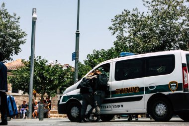 Kudüs İsrail 08 Haziran 2018 görünümü İsrail polis araba Kudüs'ün Yafa Caddesi'nde sabah