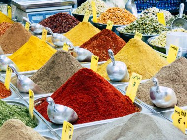 Kudüs İsrail 12 Haziran 2018 çeşitli baharatlar görünümünü sabah Kudüs'te piyasada satılan