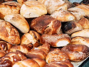Kudüs İsrail 12 Haziran 2018 çeşitli ekmekler görünümünü sabah Kudüs'te piyasada satılan