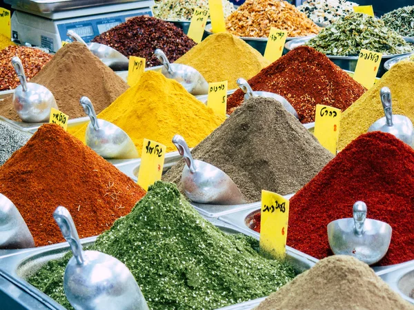 Kudüs İsrail 12 Haziran 2018 çeşitli baharatlar görünümünü sabah Kudüs'te piyasada satılan