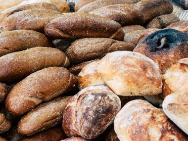 Kudüs İsrail 12 Haziran 2018 çeşitli ekmekler görünümünü sabah Kudüs'te piyasada satılan