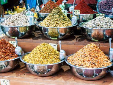 Kudüs İsrail 12 Haziran 2018 çeşitli Kuruyemiş görünümünü sabah Kudüs'te piyasada satılan