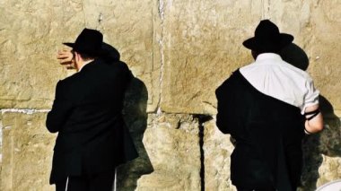 Kudüs İsrail 18 Haziran 2018 görüntülemek bilinmeyenli insanlar dua eden önü Kudüs'ün eski şehri Western duvara sabah
