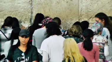 Kudüs İsrail 18 Haziran 2018 görüntülemek bilinmeyenli insanlar dua eden önü Kudüs'ün eski şehri Western duvara sabah