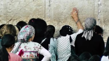 Kudüs İsrail 18 Haziran 2018 görüntülemek bilinmeyenli insanlar dua eden önü Kudüs'ün eski şehri Western duvara sabah