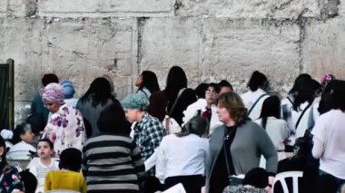 Kudüs İsrail 18 Haziran 2018 görüntülemek bilinmeyenli insanlar dua eden önü Kudüs'ün eski şehri Western duvara sabah