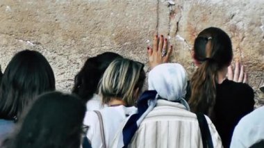 Kudüs İsrail 18 Haziran 2018 görüntülemek açık dua bilinmeyenli kadınların Kudüs'ün eski şehri Western duvara sabah