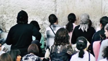 Kudüs İsrail 18 Haziran 2018 görüntülemek açık dua bilinmeyenli kadınların Kudüs'ün eski şehri Western duvara sabah