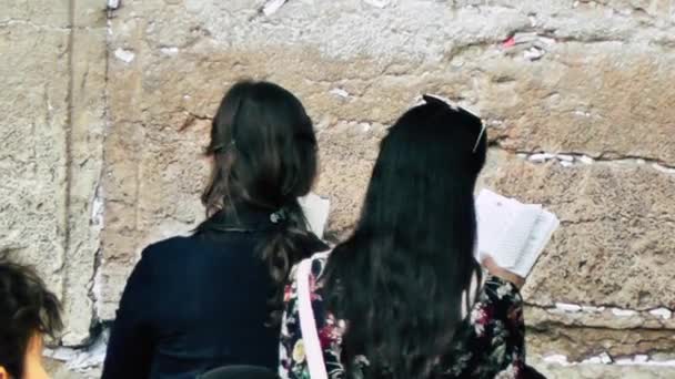 Jerusalén Israel Junio 2018 Vista Mujeres Desconocidas Rezando Frente Muro — Vídeo de stock