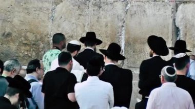 Kudüs İsrail 18 Haziran 2018 görüntülemek bilinmeyenli insanlar dua eden önü Kudüs'ün eski şehri Western duvara sabah