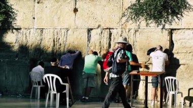 Kudüs İsrail 18 Haziran 2018 görüntülemek bilinmeyenli insanlar dua eden önü Kudüs'ün eski şehri Western duvara sabah