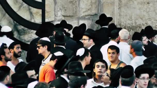 Jerusalém Israel Junho 2018 Vista Pessoas Desconhecidas Orando Frente Muro — Vídeo de Stock