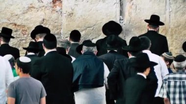 Kudüs İsrail 18 Haziran 2018 görüntülemek bilinmeyenli insanlar dua eden önü Kudüs'ün eski şehri Western duvara sabah